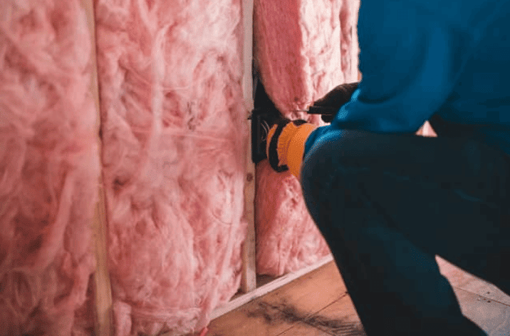 installing fiberglass insulation batts